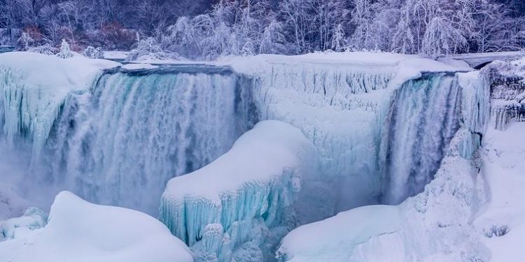 Bajkoviti prizori prirode: Nijagarini vodopadi uslijed oluje okovani ledom