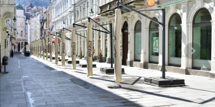 Lockdown jutro u Sarajevu: Zatvoreni kafići, rijetki šetači na ulicama