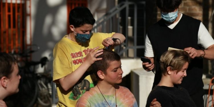 Učenici Koledža u Mostaru organizatori humanitarne akcije “Bald For a Cause”