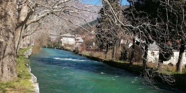 Stani vodo kada ide babo