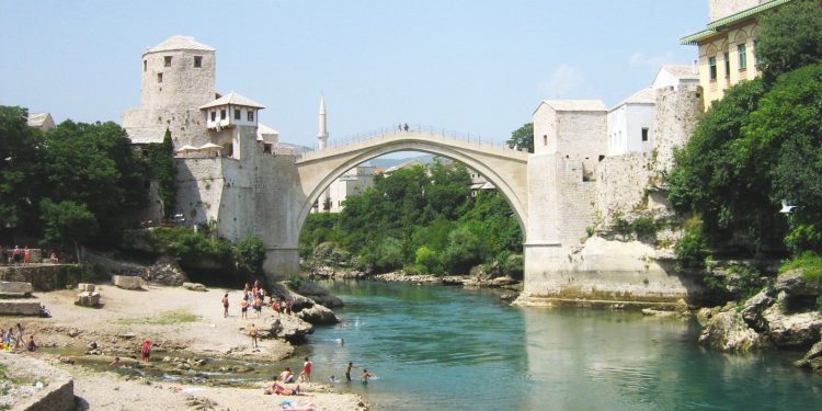 Sindikat učitelja HNK čestitao Međunarodni praznik rada