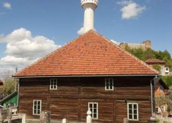 Džamija na Starom gradu u Bužimu najstarija je i najveća drvena džamija u Evropi