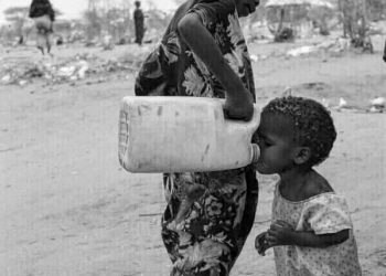 Siromaštvo postoji ne zato što ne možemo nahraniti siromašne, već zato što ne možemo nahraniti bogate