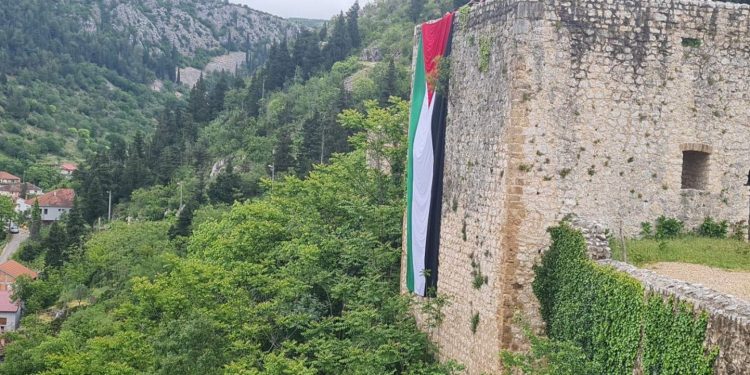 Podrška za Palestinu sa stolačkog Starog grada