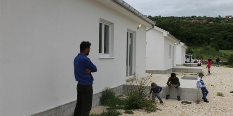 Stolac: Tri romske porodice dobile na korištenje stambene objekte