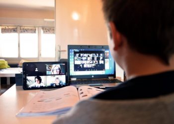 “Bježanje” sa online časova: Ko je odgovoran i kada se izostanak sa nastave (ne) može opravdati?