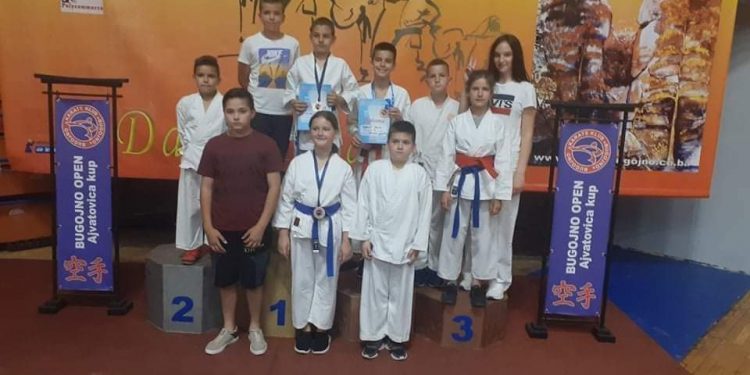 Karatisti stolačke Bregave iz Bugojna se vratili sa 18 osvojenih medalja