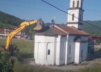 Počelo uklanjanje crkve iz dvorišta nane Fate Orlović