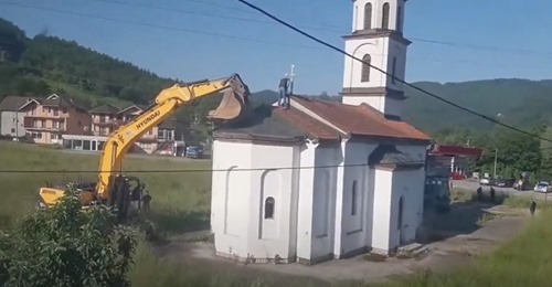 Počelo uklanjanje crkve iz dvorišta nane Fate Orlović