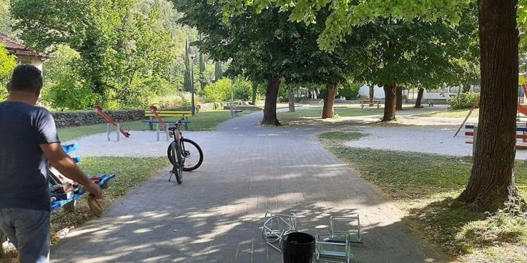 U Gradskom parku postavljene korpe za otpad