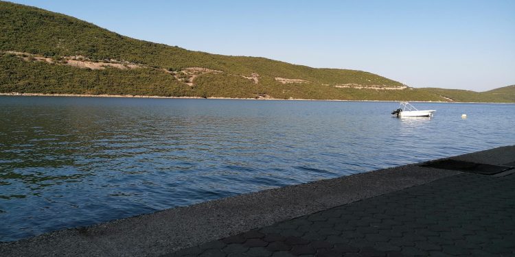 Sunčano vrijeme uz malu oblačnost