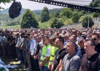 Klanjana dženaza i obavljen ukop 19 žrtava genocida u Srebrenici