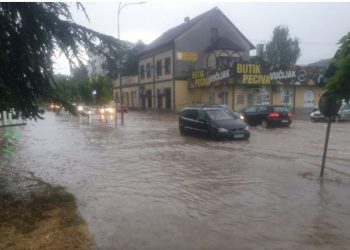 Poplave na sjeveru BiH, pod vodom ulice Modriče