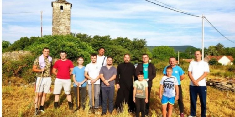 Imam i jerej organizovali zajedničku radnu akciju čišćenja džamije