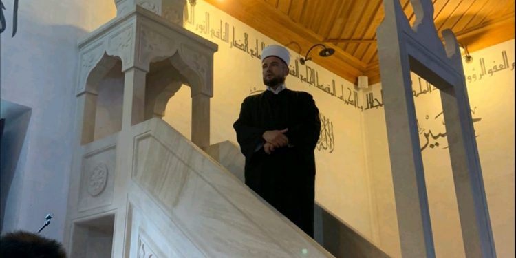 Bajram-namaz u stolačkoj Carevoj džamiji uz veliki broj vjernika