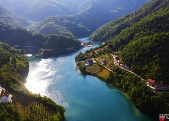 Zaplovimo Jablaničkim jezerom