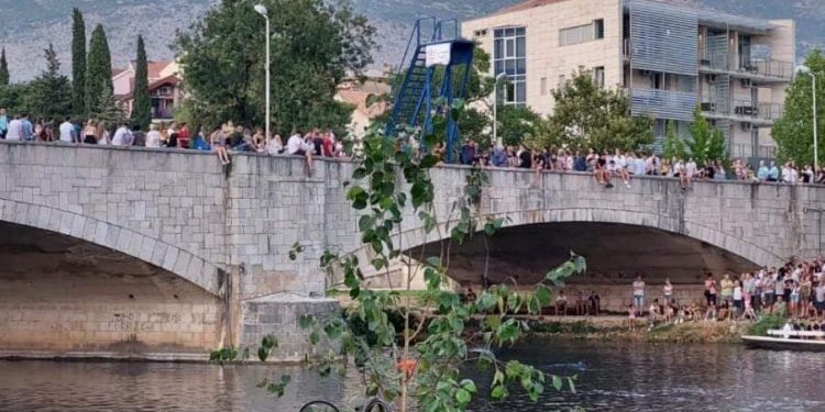 Trebinje: Najbolji skokovi sa Kamenog mosta do sada