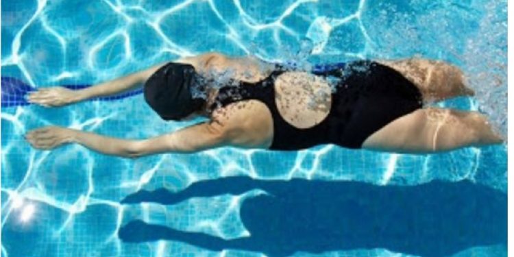 I pet minuta djeluje: Tri lagane vježbe u vodi za vitak struk