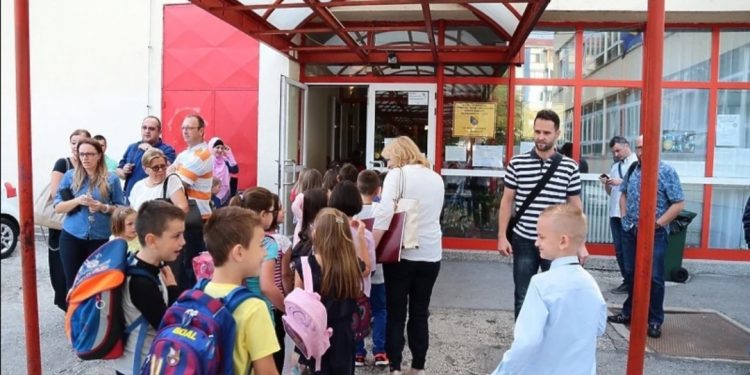 Sivro: Roditeljima ne treba dopustiti da odlučuju hoće li djeca ići u školu ili ne