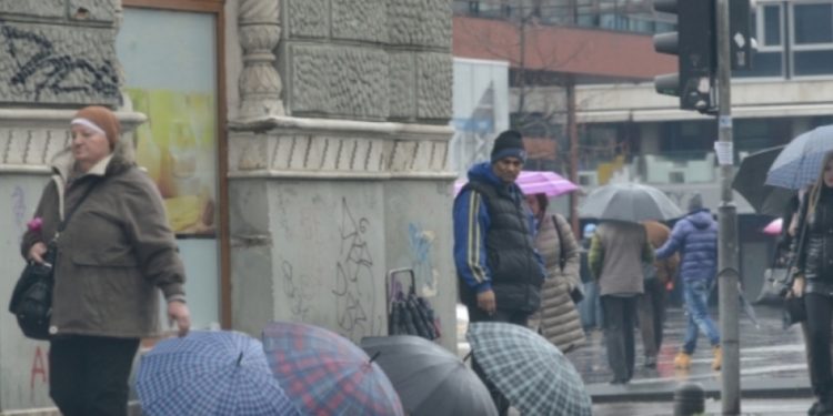 Oblačno i kišovito, prestanak padavina u popodnevnim satima