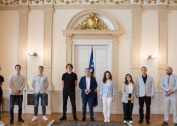 Komšić primio robotičku reprezentaciju BiH