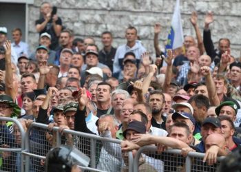 Da li se može u penziju samo sa vojnim stažom, kolike su penzije kod povoljnijeg penzionisanja?