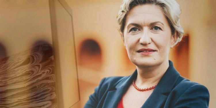 Amna Popovac: Zemlja koju svi vole i država koju svi preziru