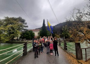 Učenici i nastavnici Prve osnovne škole Stolac obilježili godišnjicu rušenja Starog mosta