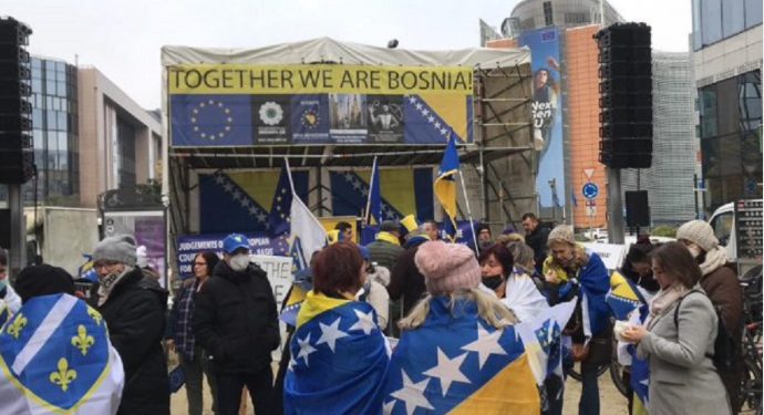 Ispred sjedišta EU u Briselu počelo ukupljanje za podršku BiH