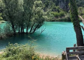 Dabrica: Stari grad Koštun i džamija