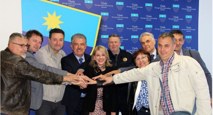 Povećanje plata za 15 posto za oko 5500 budžetskih korisnika u HNK-u