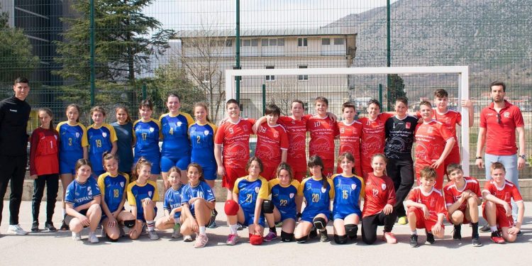 Trening utakmice Veleža i Iskre. Druženje uz rukomet