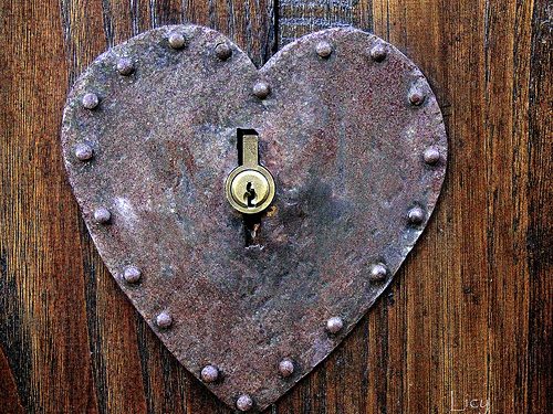 I koliko god se borili da korijene iskopamo odakle smo krenuli i presadimo se tu gdje smo došli, ne ide..