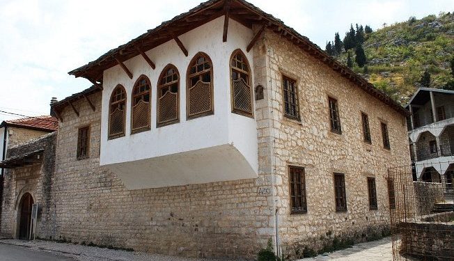 Šarića kuća (galerija Branka Šotre)