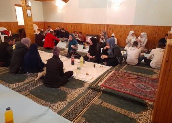 U džamiji na Borojevićima jučer je održan prvi zajednički iftar za omladinu