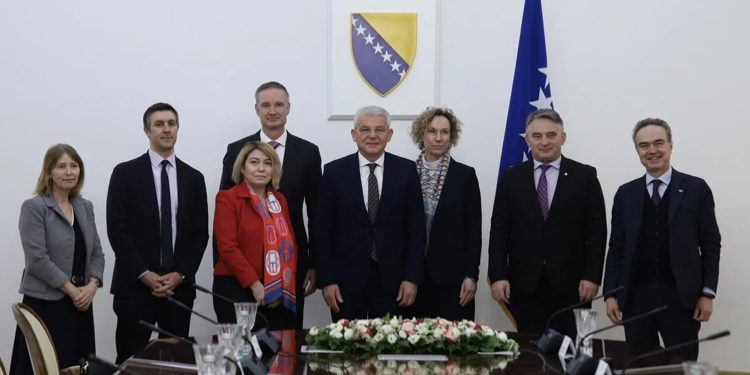 Džaferović i Komšić sa članovima OESC-a: Izbori se trebaju održati bez obzira na Izborni zakon