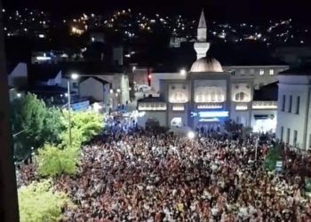 Mostar je večeras obojen u crveno: Trofej stigao