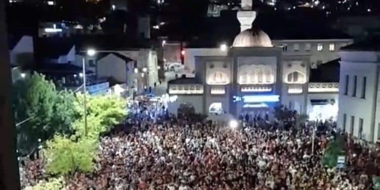 Mostar je večeras obojen u crveno: Trofej stigao