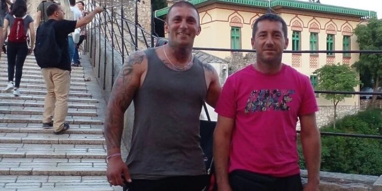 Hrabri Mostarci spasili turistu iz Neretve nakon neuspjelog skoka sa Starog mosta