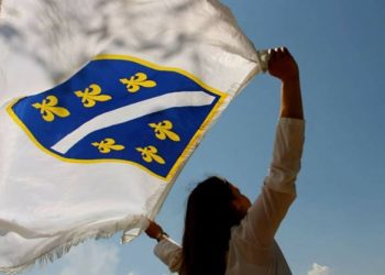 Na današnji dan 1992. godine usvojena prva zastava i grb Republike Bosne i Hercegovine