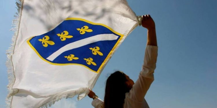Na današnji dan 1992. godine usvojena prva zastava i grb Republike Bosne i Hercegovine