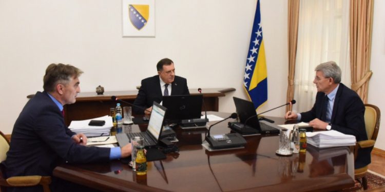 Predsjedništvo/ Pomoć opštinama, a porodici Sefo 50 000 KM
