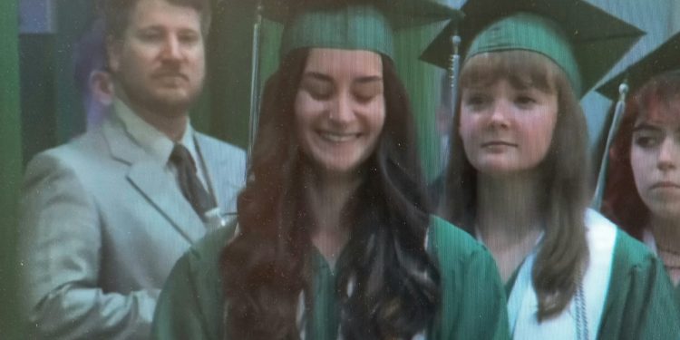 Farisa Vojnović uspješno završila YES program i maturirala u Tumwater Highschool