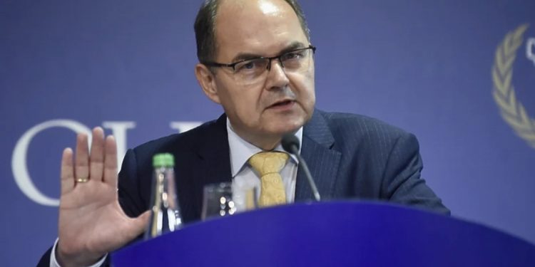 Schmidt nametnuo tehničke izmjene Izbornog zakona BiH