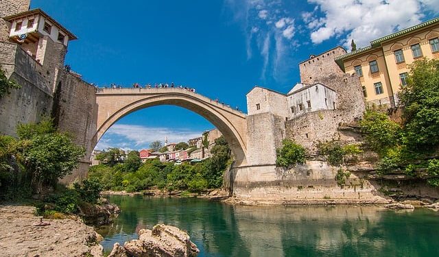 U Mostaru se završavaju pripreme za 456. tradicionalne skokove sa Starog mosta