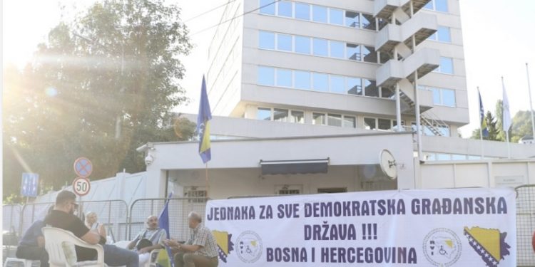 Građani u 13 sati ponovo protestuju ispred OHR-a