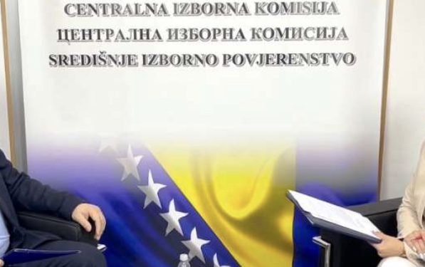 CIK BiH u novom podcastu „Opći izbori 2022“ o akreditiranju izbornih posmatrača