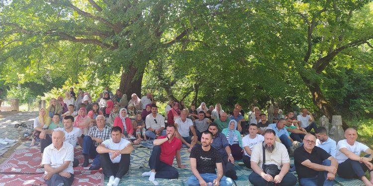 U avliji Sefer-agine džamije u Dabrici obilježena je 30. godišnjica stradanja Bošnjaka Dabrice i Ljubljenice.