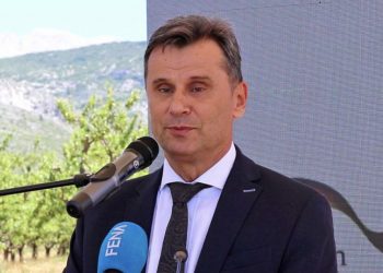 U augustu isplata 100 KM pomoći i penzionerima i borcima i civilnim invalidima u FBiH: Premijer Novalić najavljuje nastavak mjera zaštite građana