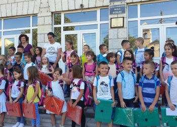 Udruženje Stočana Bregava je danas organizovalo dodjelu školskih torbi i pribora za 33 učenika